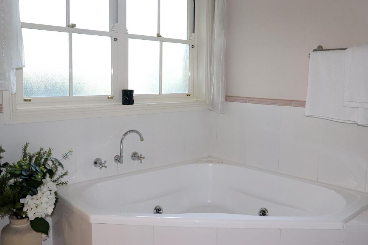 Plumes Boutique Bed & Breakfast Tamworth Eksteriør billede